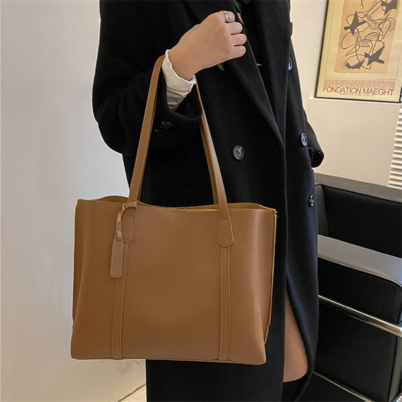 Classic Black Faux Leather Tot - đánh giá và giá Leatherworking Classic